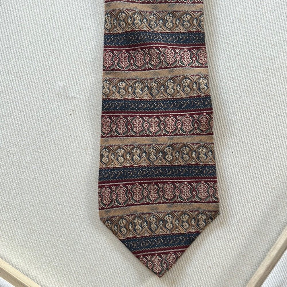 The Metropolitan Museum Of Art Tie